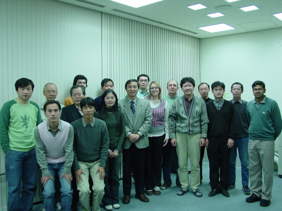 2、叶长辉在国外学习（右二为叶长辉）.jpg