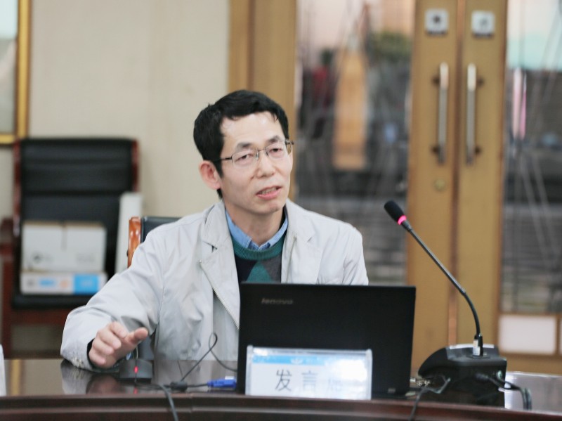 6先进材料研究中心负责人叶长辉发言.jpg