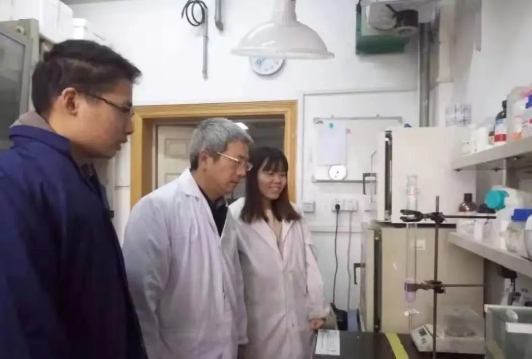指导学生.webp.jpg