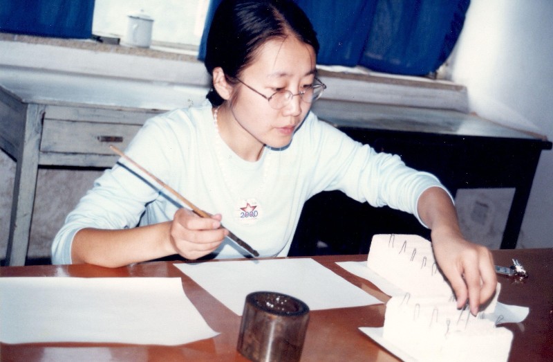 2，本科时正在做实验的李涓.jpg