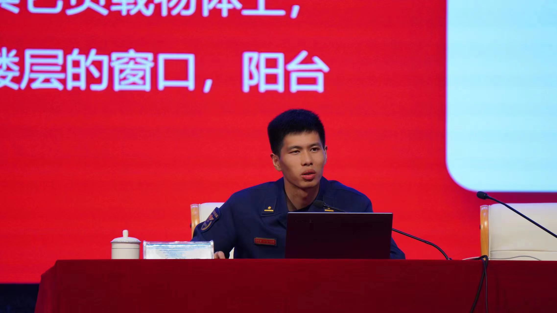 消防盛汪洋.jpg